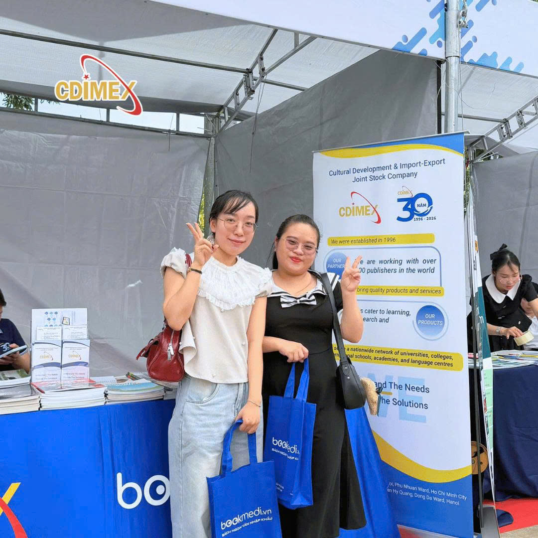 Khách quan tìm hiểu gian hàng học liệu của CDIMEX