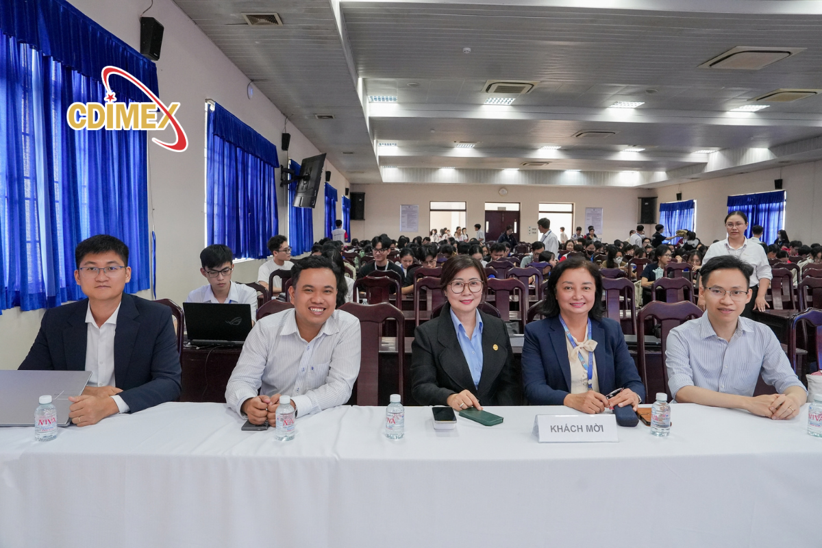 Sự tham dự của đại diện CDIMEX, Ban Giám hiệu, đại diện Thư viện trường cùng các giáo sư, tiến sĩ, bác sĩ và chuyên gia y tế