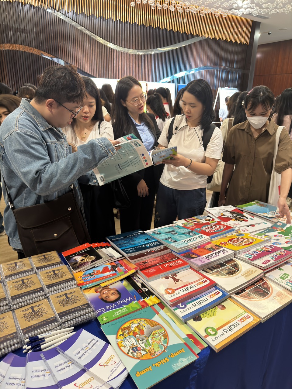 Macmillan in Da Nang city, participants enjoy CDIMEX' products